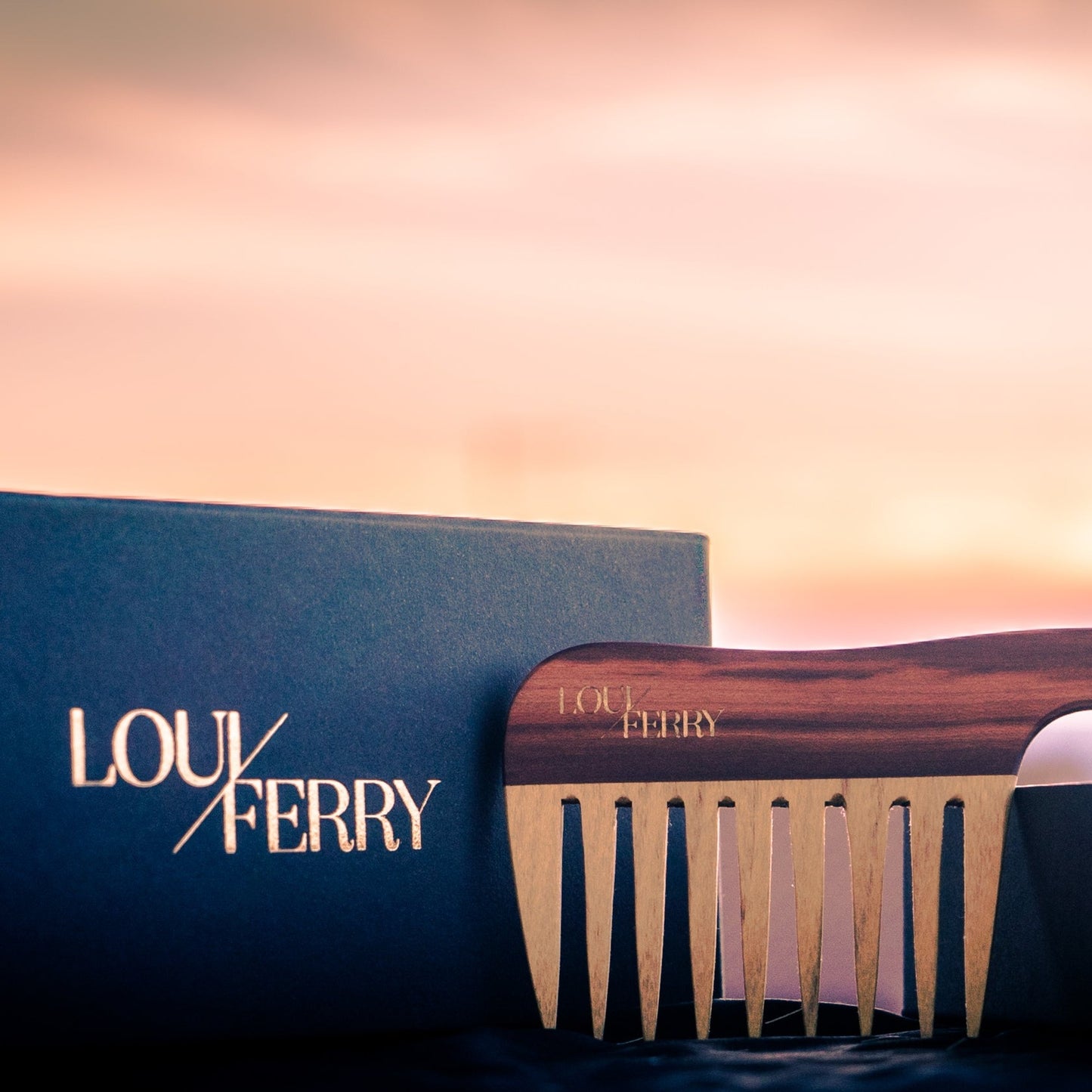 Luxury wooden hair comb "Los Angeles"